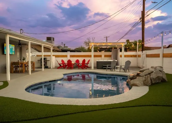 Holiday home 3bedroom 2bath Near Asu With Heated Pool, Hot Tub, & Massive Putting