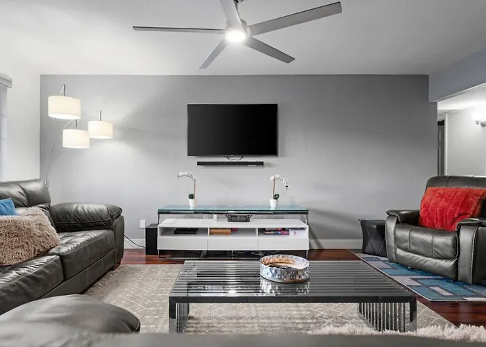 3bedroom 2bath Near Asu With Heated Pool, Hot Tub, & Massive Putting