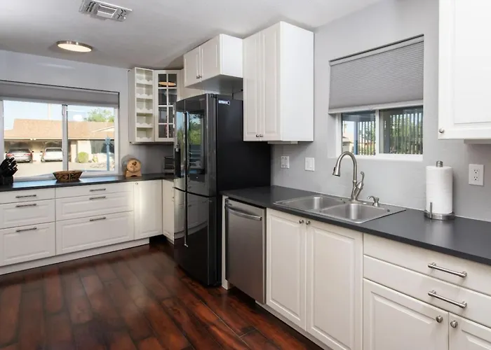 Holiday home 3bedroom 2bath Near Asu With Heated Pool, Hot Tub, & Massive Putting *