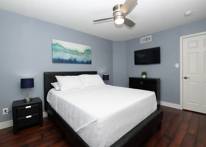 3bedroom 2bath Near Asu With Heated Pool, Hot Tub, & Massive Putting * Tempe