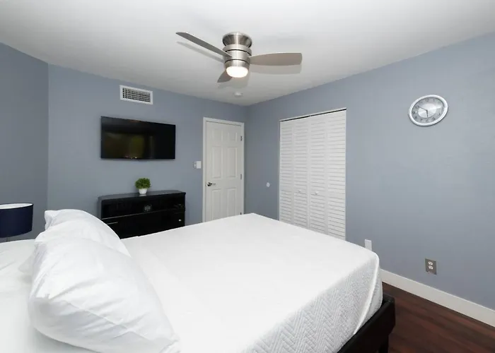 3bedroom 2bath Near Asu With Heated Pool, Hot Tub, & Massive Putting Holiday home Tempe