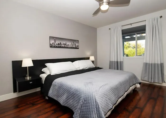 3bedroom 2bath Near Asu With Heated Pool, Hot Tub, & Massive Putting Holiday home *