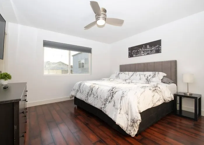 3bedroom 2bath Near Asu With Heated Pool, Hot Tub, & Massive Putting * Tempe