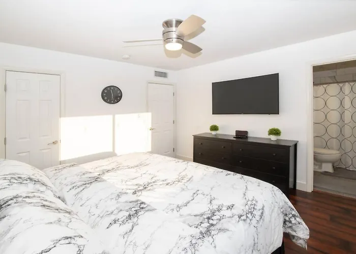 3bedroom 2bath Near Asu With Heated Pool, Hot Tub, & Massive Putting * Tempe