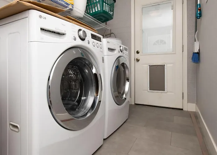3bedroom 2bath Near Asu With Heated Pool, Hot Tub, & Massive Putting