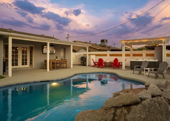 3bedroom 2bath Near Asu With Heated Pool, Hot Tub, & Massive Putting Holiday home