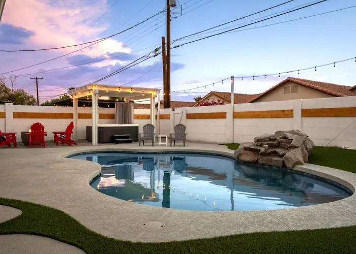 3bedroom 2bath Near Asu With Heated Pool, Hot Tub, & Massive Putting * Tempe