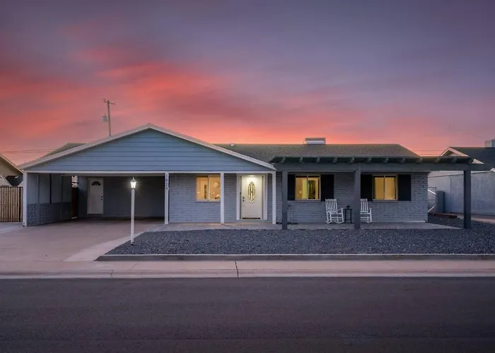 Holiday home 3bedroom 2bath Near Asu With Heated Pool, Hot Tub, & Massive Putting
