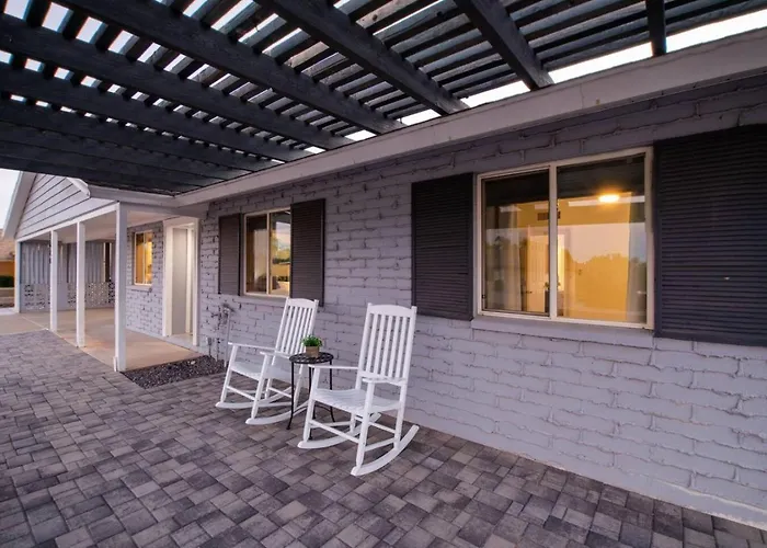 3bedroom 2bath Near Asu With Heated Pool, Hot Tub, & Massive Putting Holiday home